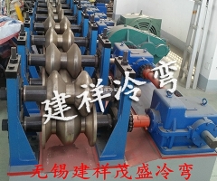 两波护栏板成型设备