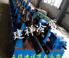 两波护栏板成型设备