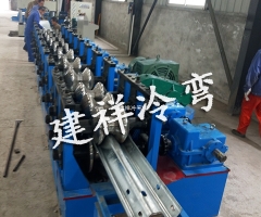 公路护栏板成型设备