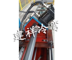 电梯固定角钢冲孔成型一体机