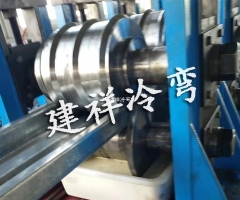 立体浪板成型设备