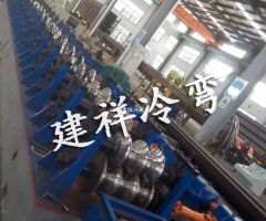 三波护栏板成型设备